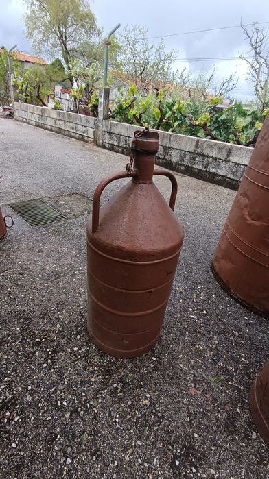 Latas de lagar de azeite