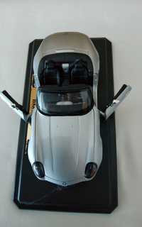 BMW Z8 cinzento prata - Burago Escala 1/24. Usado em muito bom estado.