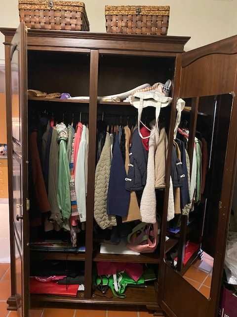 Roupeiro com duas portas