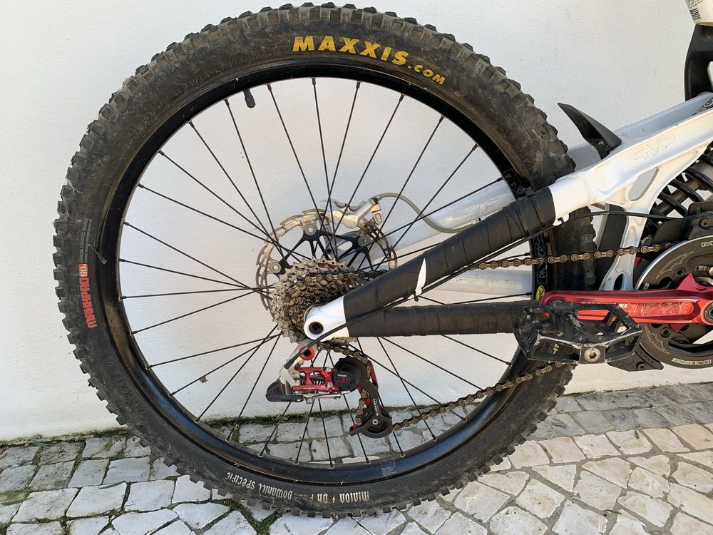 Santa Cruz V10 – Downhill – Pouco Uso