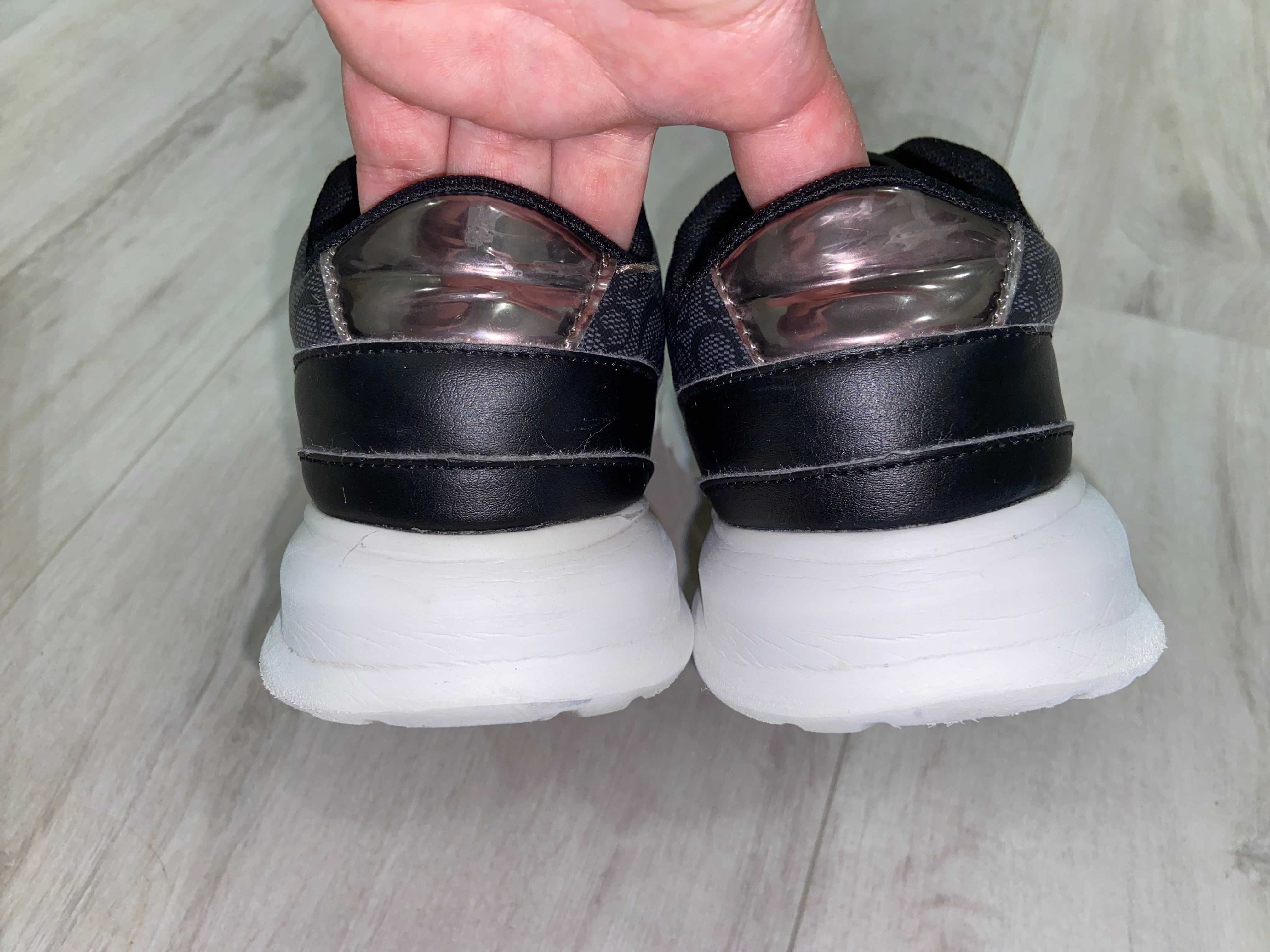 Легкі кросівки Guess, оригінал, р-р 38, устілка 24,5 см