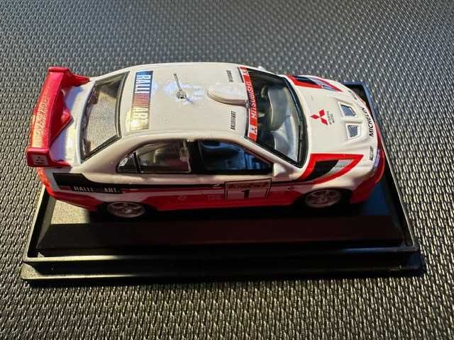 Miniatura Mitsubishi Lancer Evolution - 1/72