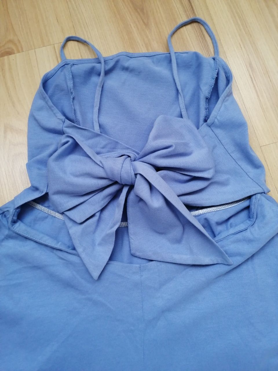 Błękitna sukienka na lato