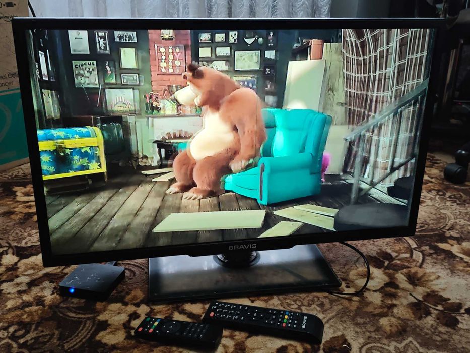 Продам телевізор Bravis LED-32C2000B з Android-приставкою.