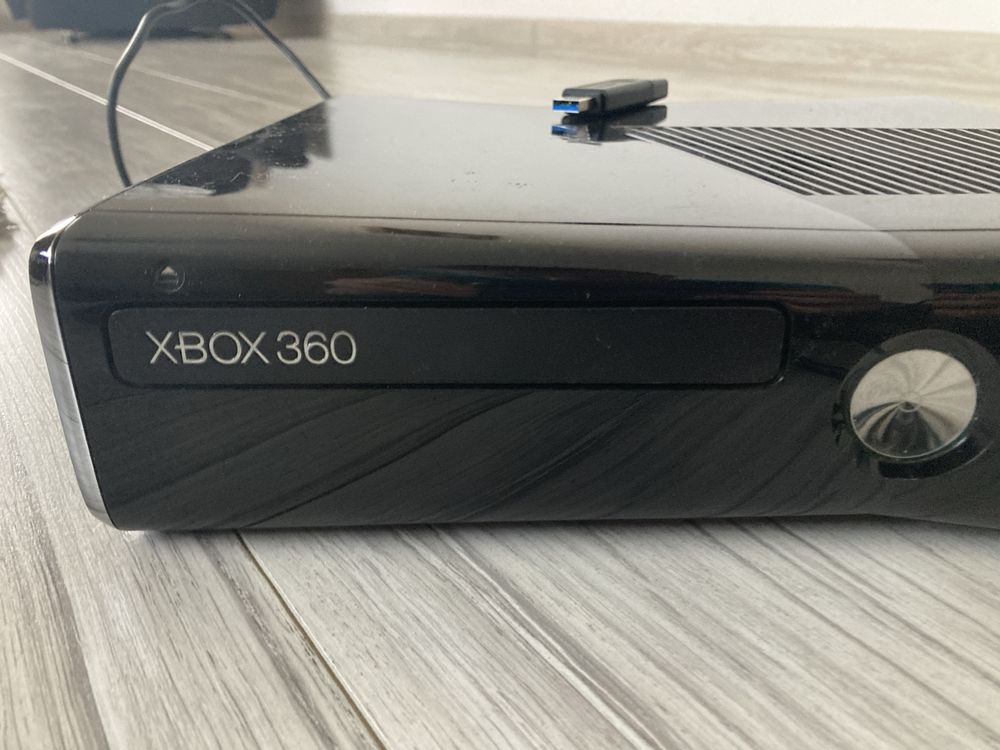 Xbox 360 250 GB + kinect