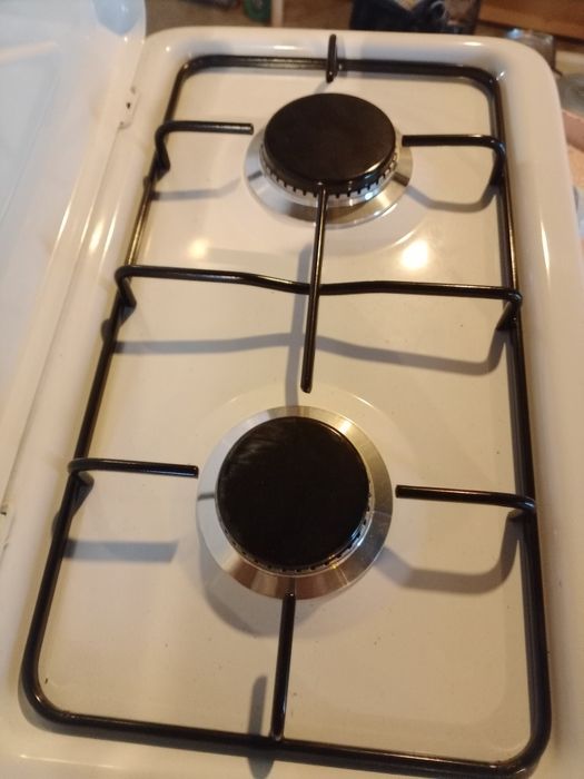 Fogão a gás de 2 bocas com queimadores novos.
