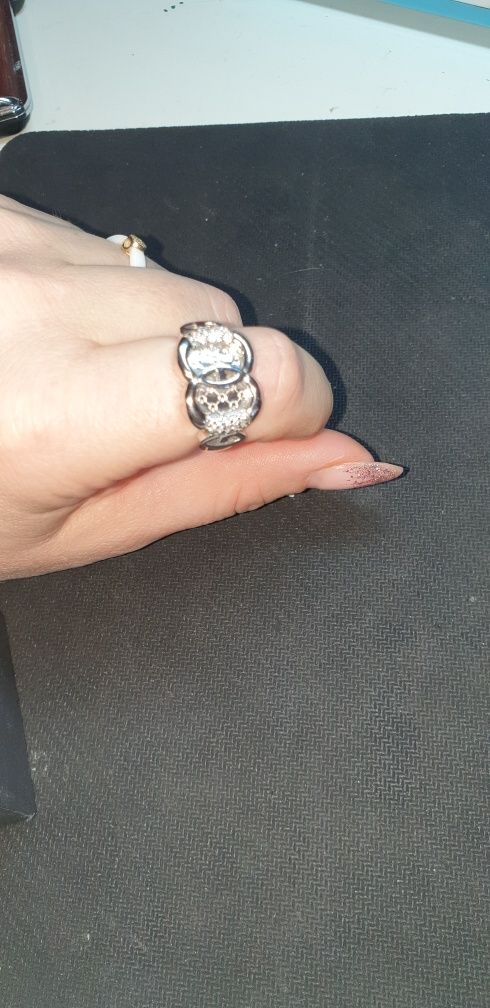 Продам кольцо GUCCI серебро новое с биркой.