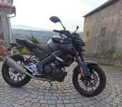 Yamaha MT 125 com escape akrapovic