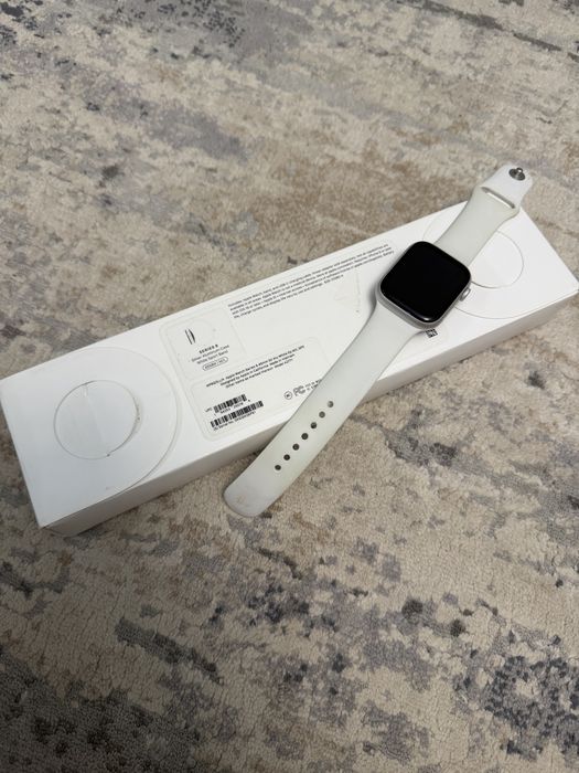 Apple Watch 8 45mm silver