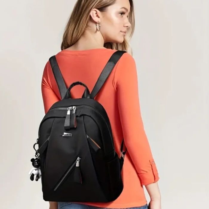 Трендовий рюкзак для дівчини