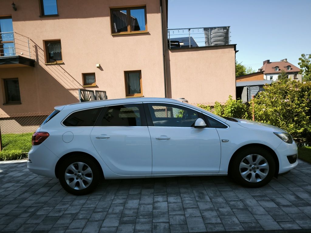 Opel Astra Sports Tourer Kombi automat