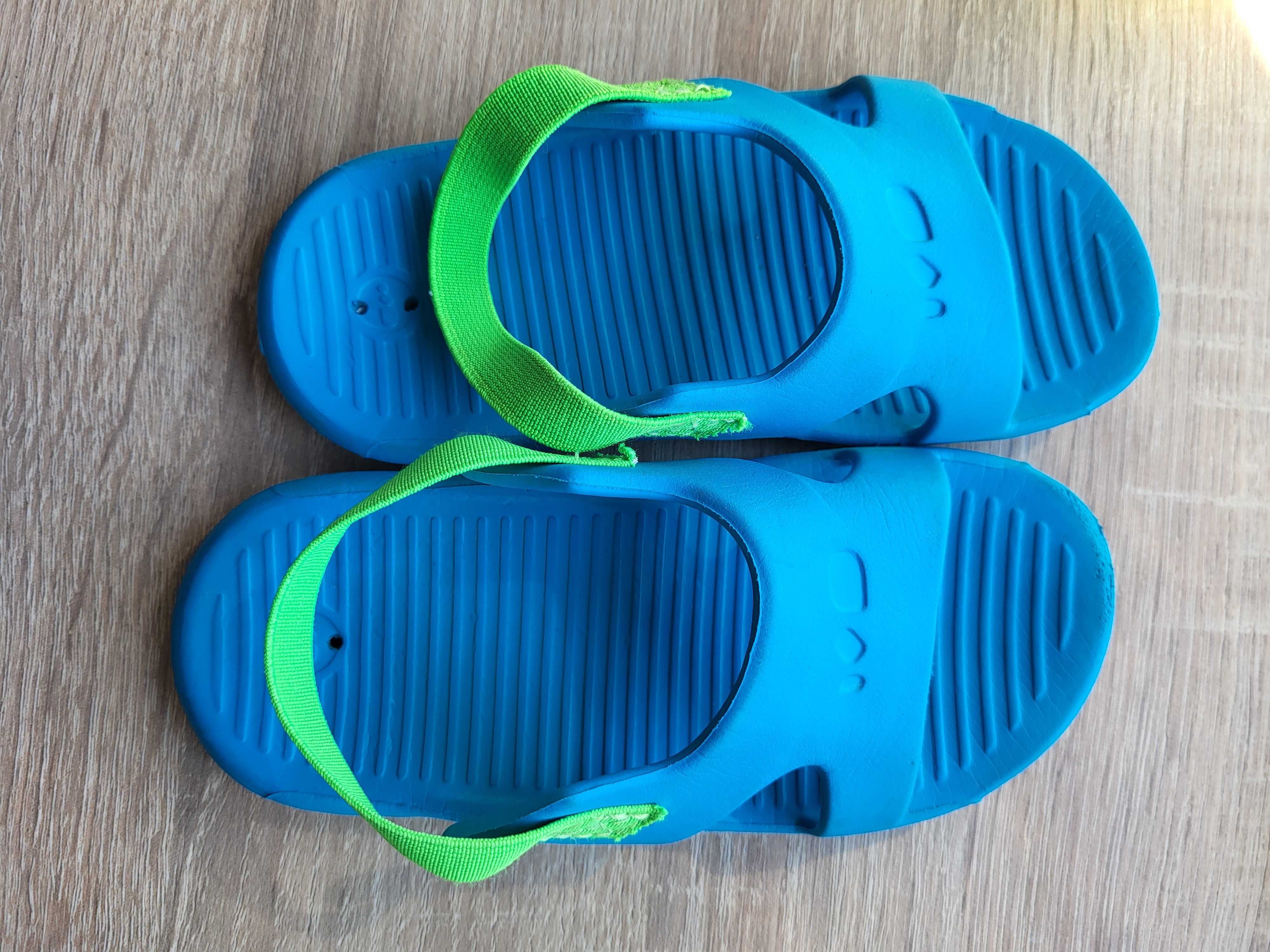 Klapki, sandały na basen Decathlon r. 25/26