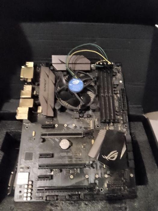 ASUS Strix Z270H Gaming (3 way SLI assim como 3 way crossfire)