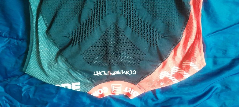 Koszulka biegowa Compressport.