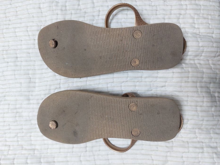 Sandálias Havaianas Douradas 37/38 usadas