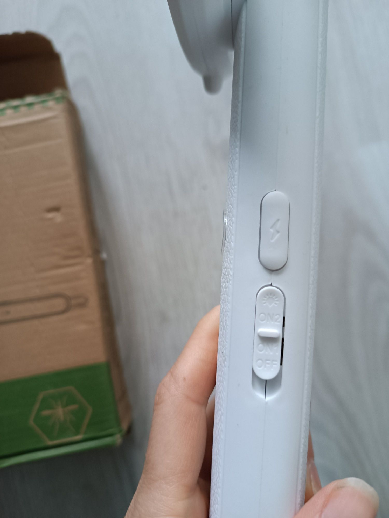Elektroniczna łapka na muchy, komary , owady nowa