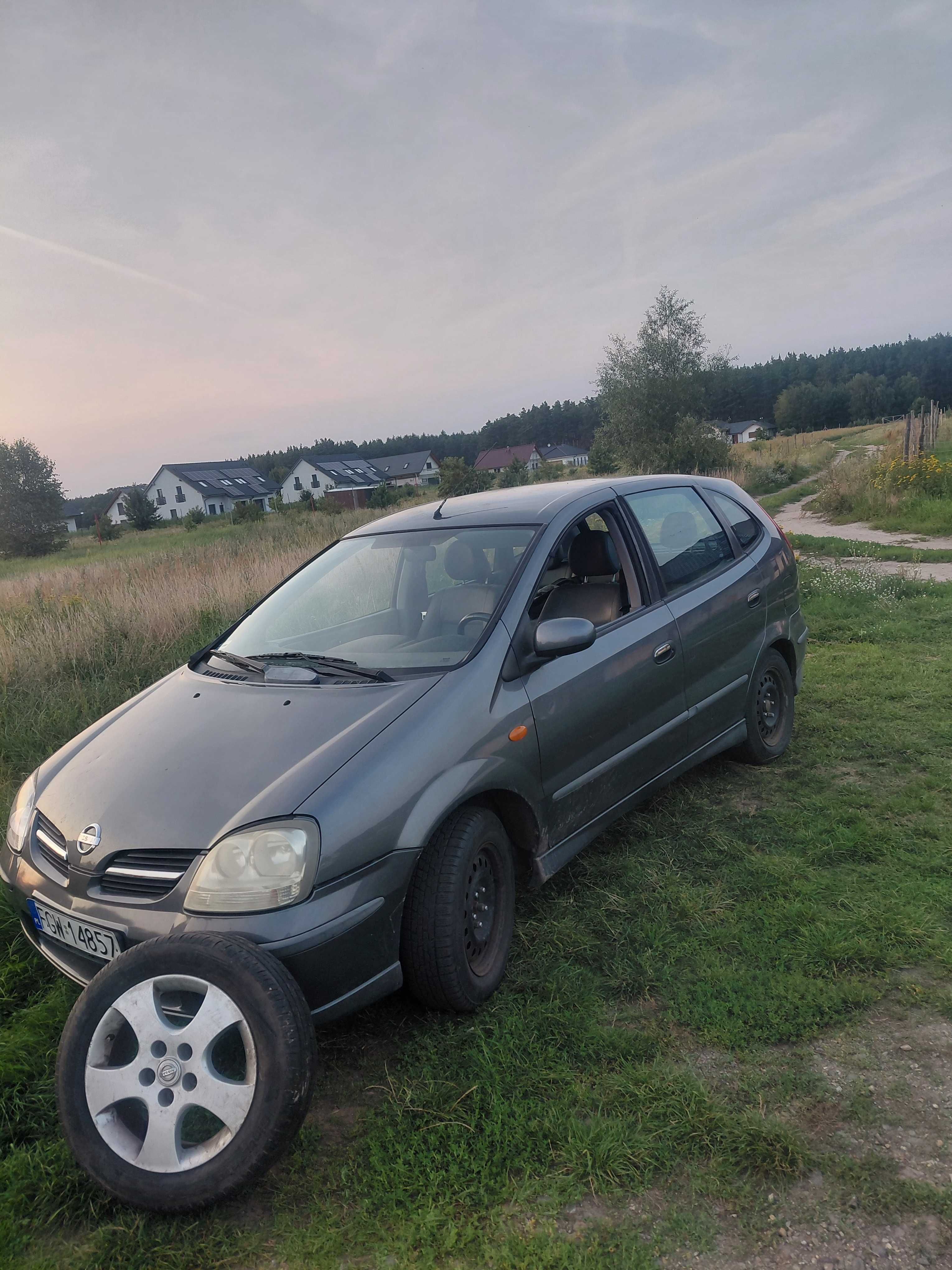 Almera Tino 2.2 diesel 136 km