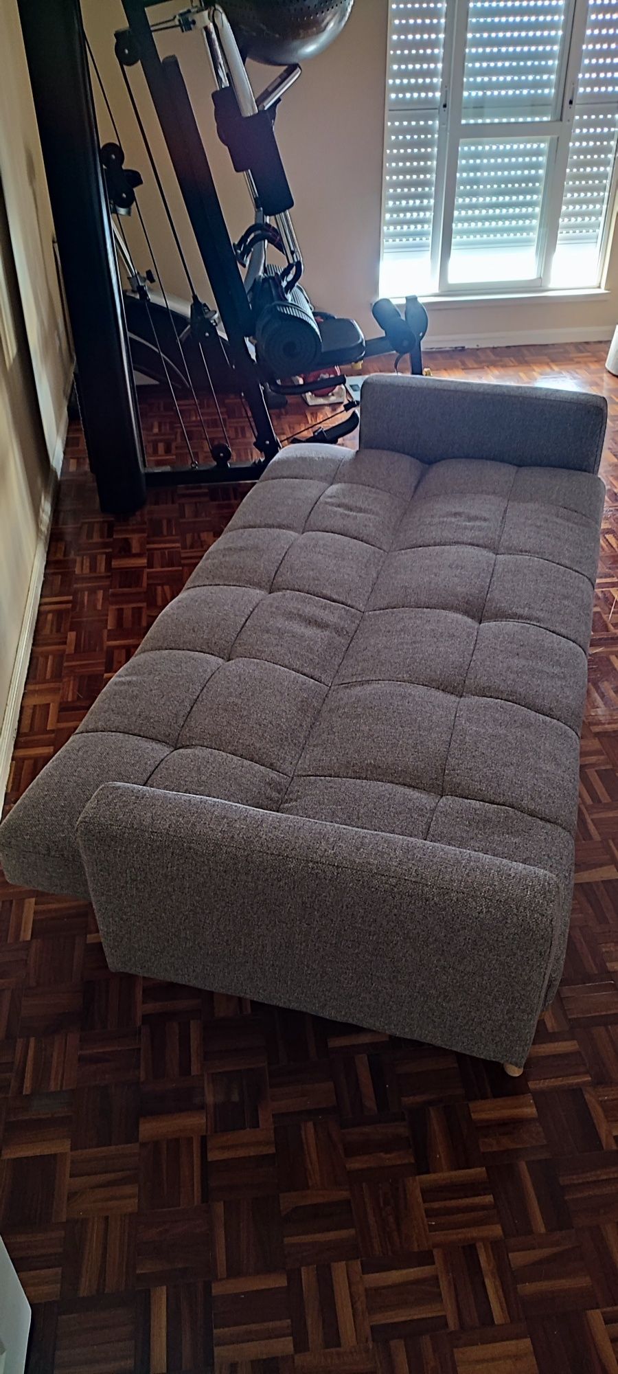 Sofá cama (praticamente novo)