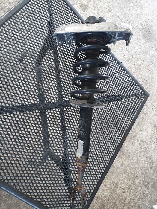 Amortyzator sprezyna przod Audi a4 b6 2.0 benzyna