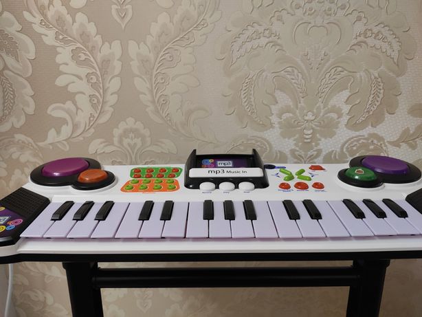 Піаніно, сінтезатор, музичний інструмент Simba