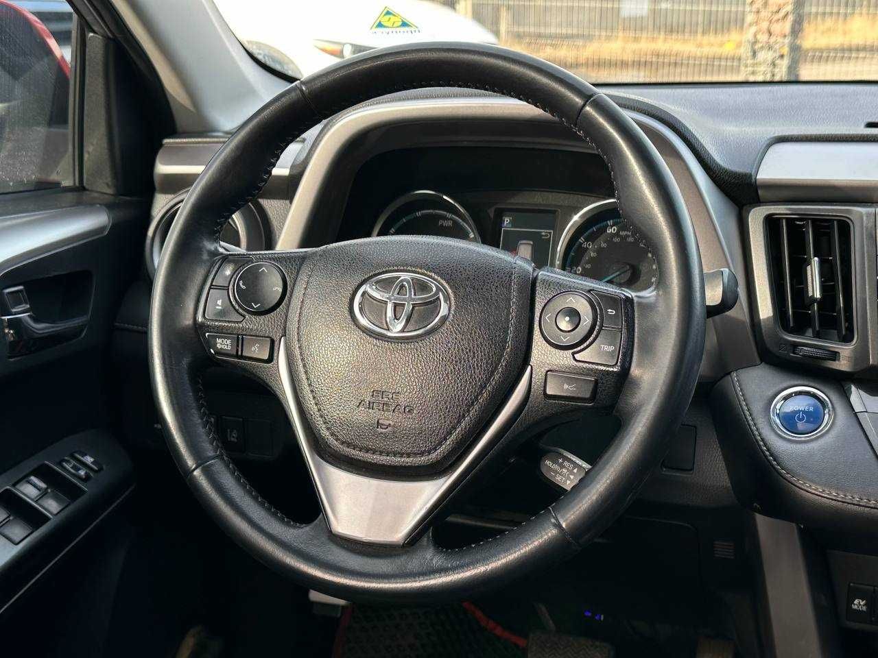 Авто Toyota RAV4 2017