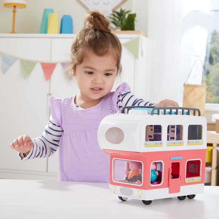 F2182 Ігровий набір Peppa Сімейний кемпер Пеппи (4 фігурки, звук)