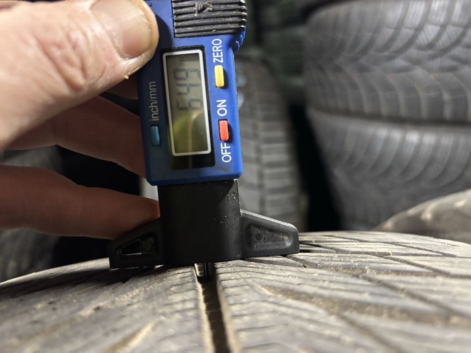 Шини зимові R19 235/45 Michelin 2шт.(ціна за скат)2019рік