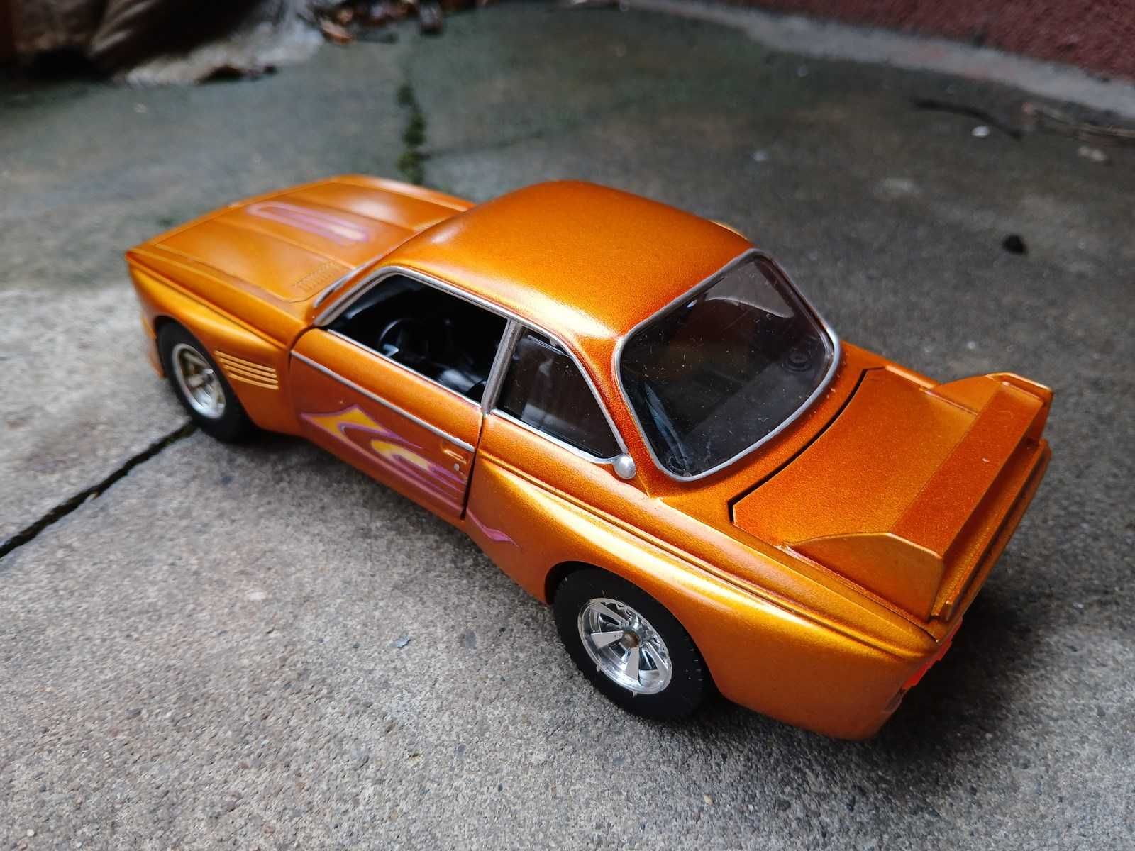 BMW E9 3.0 CS Bburago 1:24