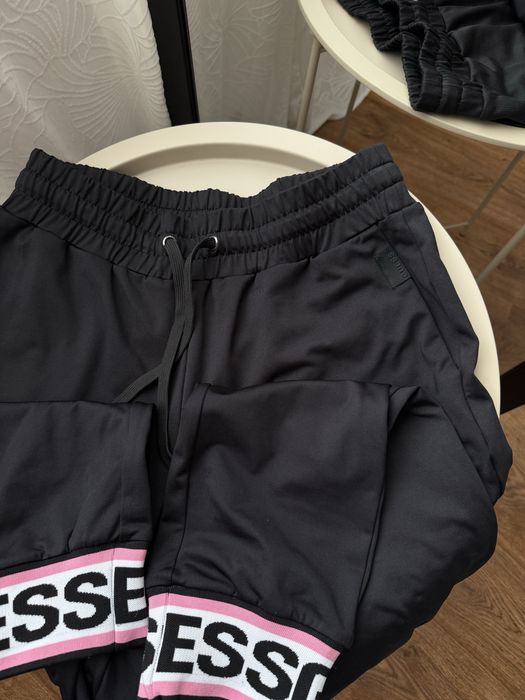 Джогери від Guess