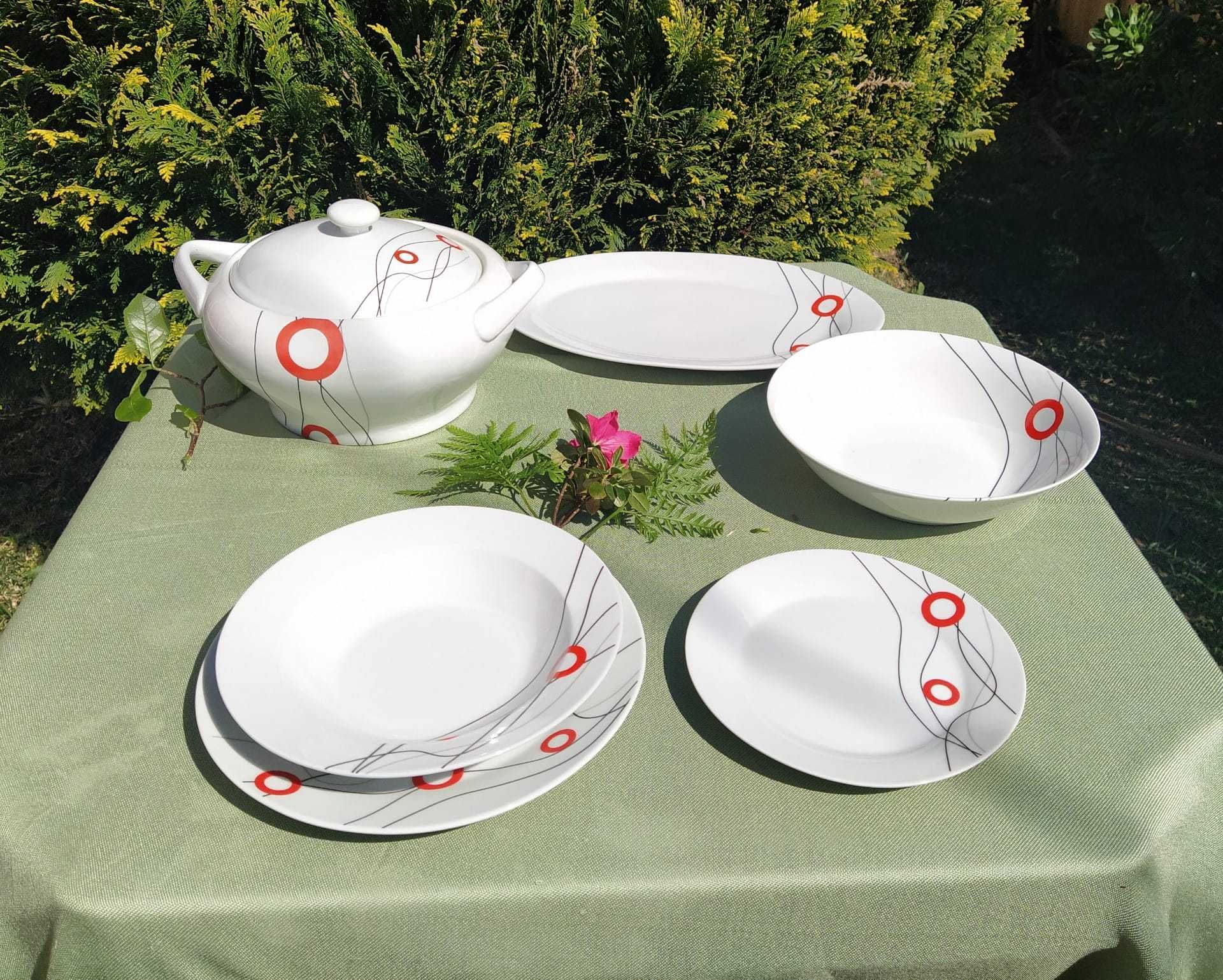 Elegante serviço de jantar porcelana          40 peças NOVO