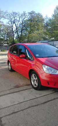 Ford S-max czerwony