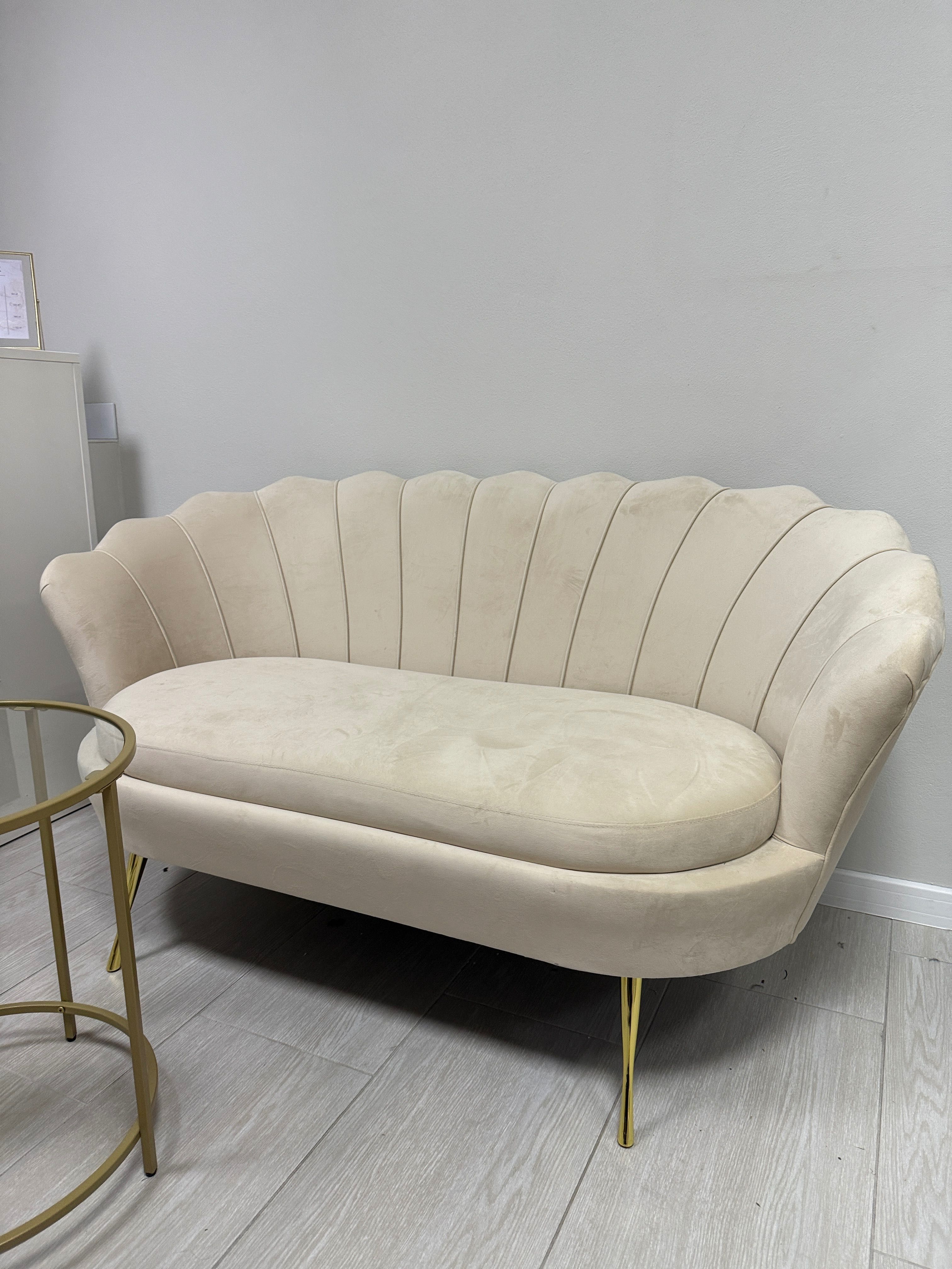 Sofa beżowa  muszelka