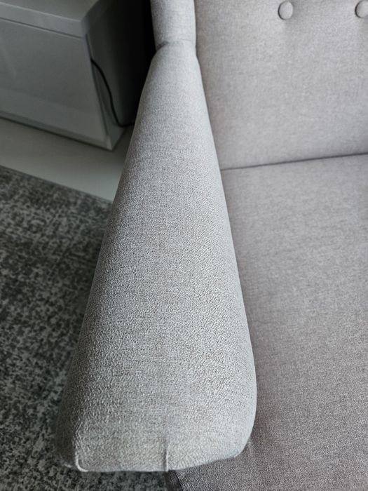 Fotel Werina Boucle beżowy – stylowy, wygodny i prawie nieużywany