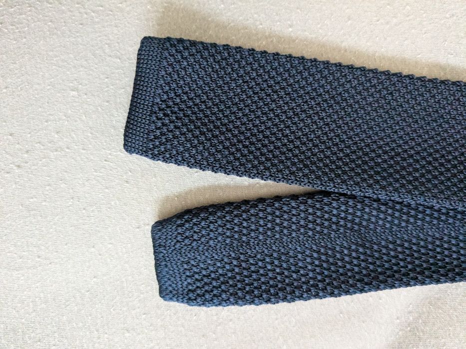 Krawat Uniqlo klasyczny granat