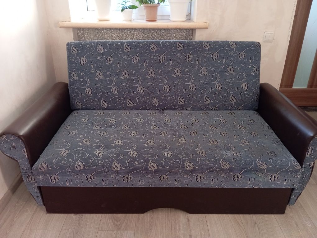 Продам  диван малюнку всі питання по