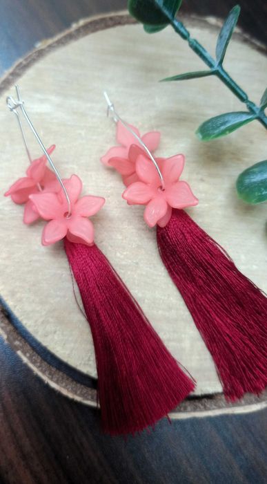 Kolczyki CHWOSTY ślubne czerwone bordowe z akrylowymi kwiatami srebrne