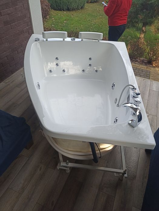 Продам ванну джакузі
