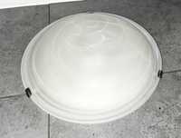 Plafon z szklanym kloszem średnica 40 cm.