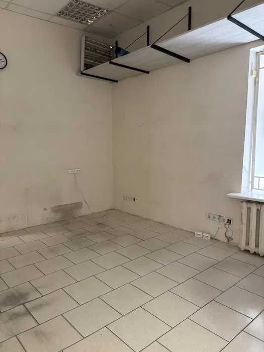 Володимирська фасадний окремий вхід салон магазин сервіс