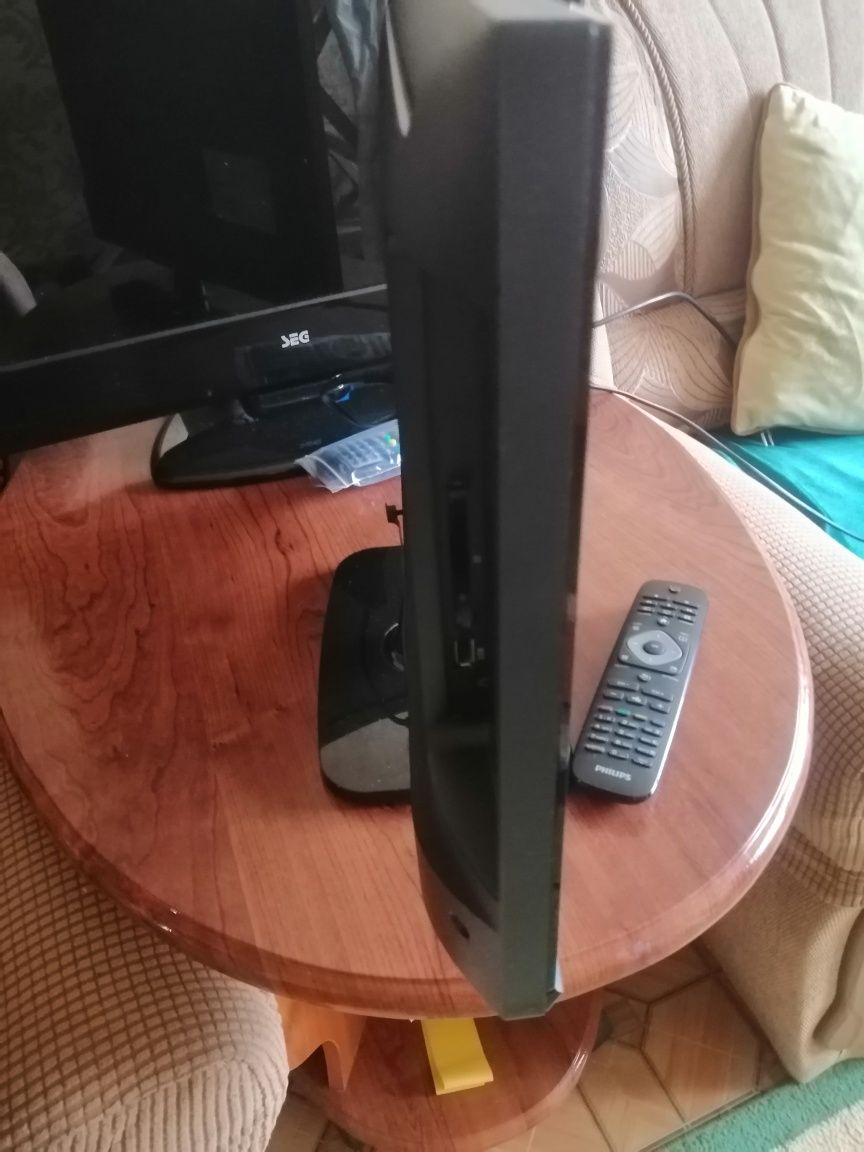 ЛСД ТВ LG Flatron M2262D