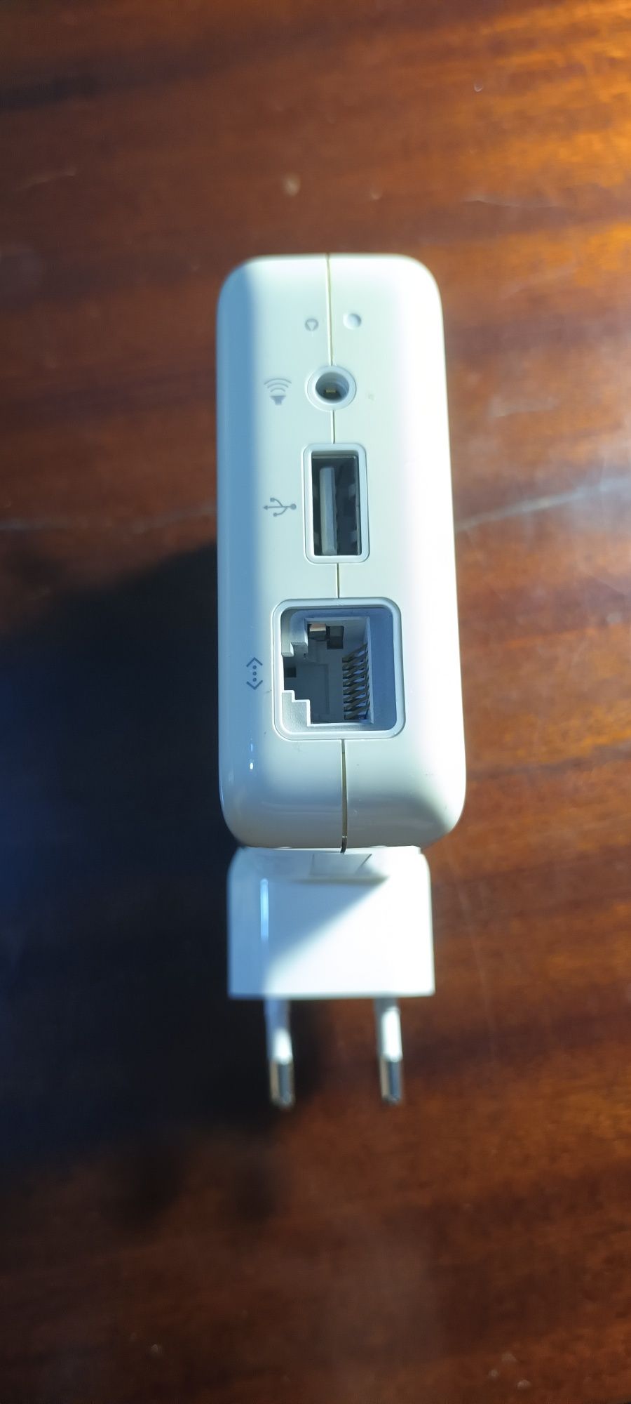 Продам wi-fi маршрутизатор от apple