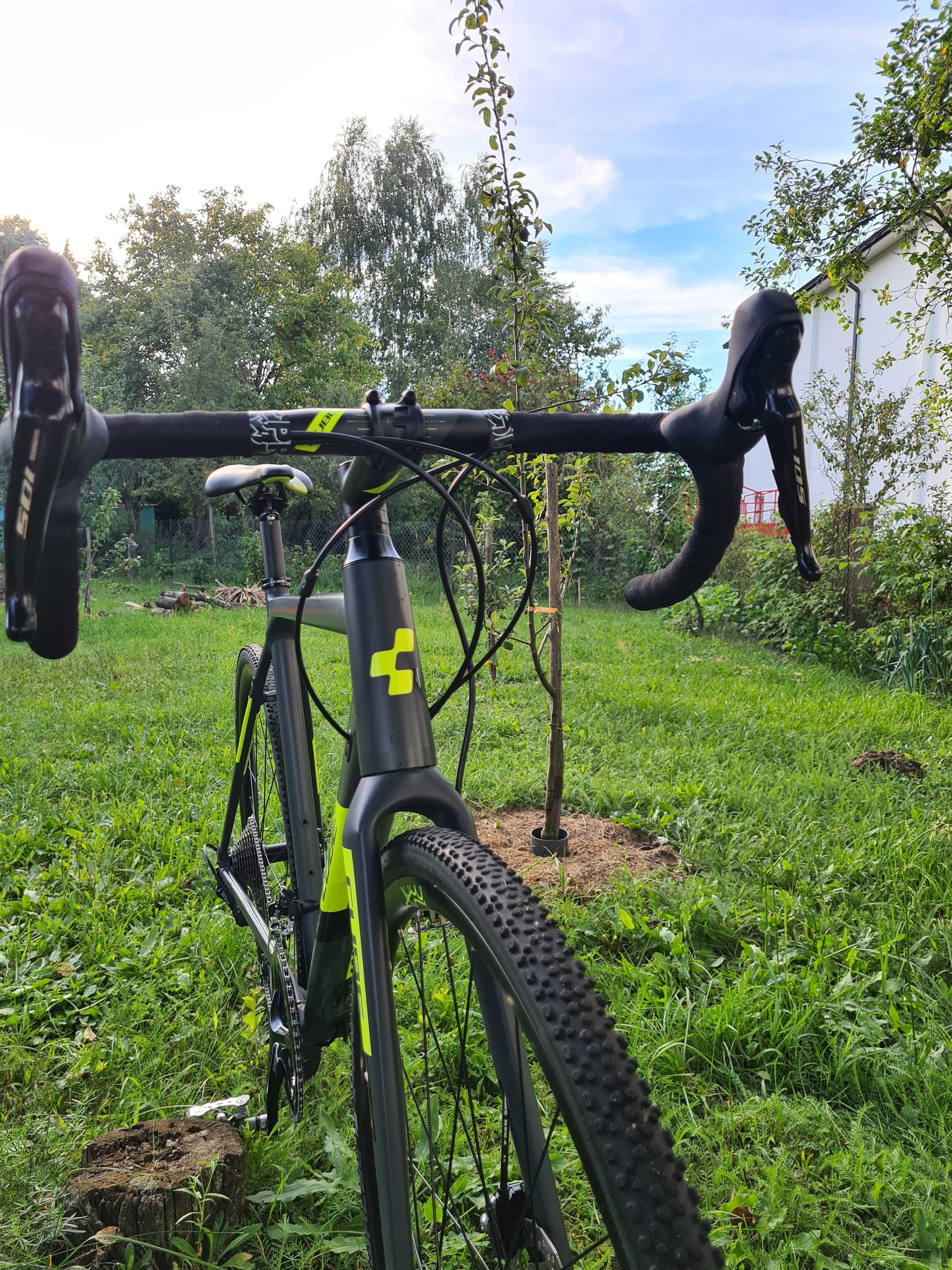 Gravel Cube Cross Race Pro r.56 – Shimano 105, hydro, karbon widelec