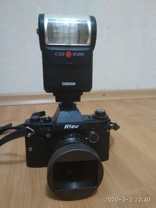 Фотоаппарат Kiev 19M + фотовспышка Osram C 250 Studio