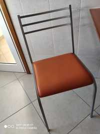 Cadeira de cozinha cor laranja