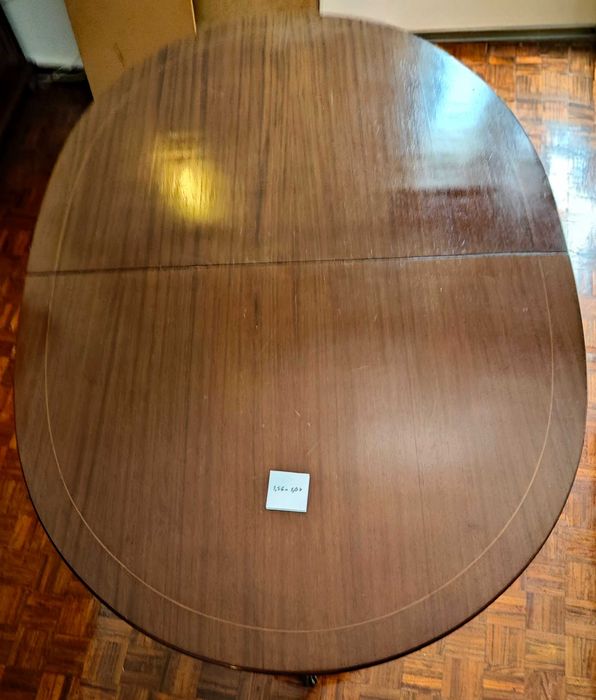 Conjunto Clássico de Sala de Jantar: Móvel + Mesa + 8 Cadeiras