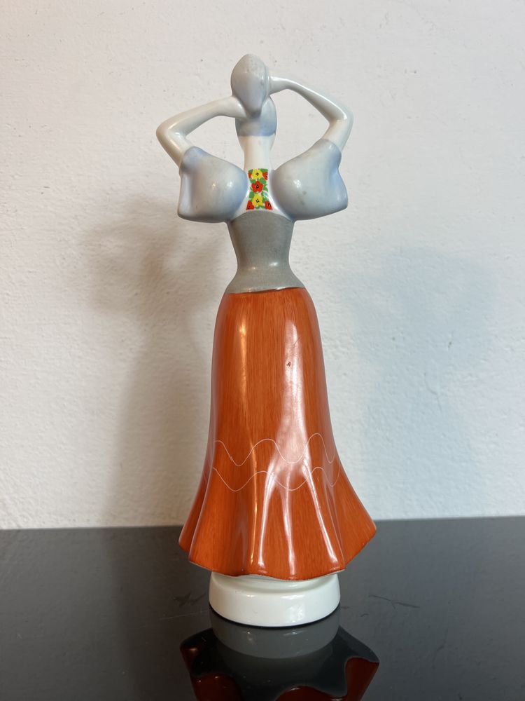 Porcelanowa figurka kobiety węgry aquincum budapest vintage prl