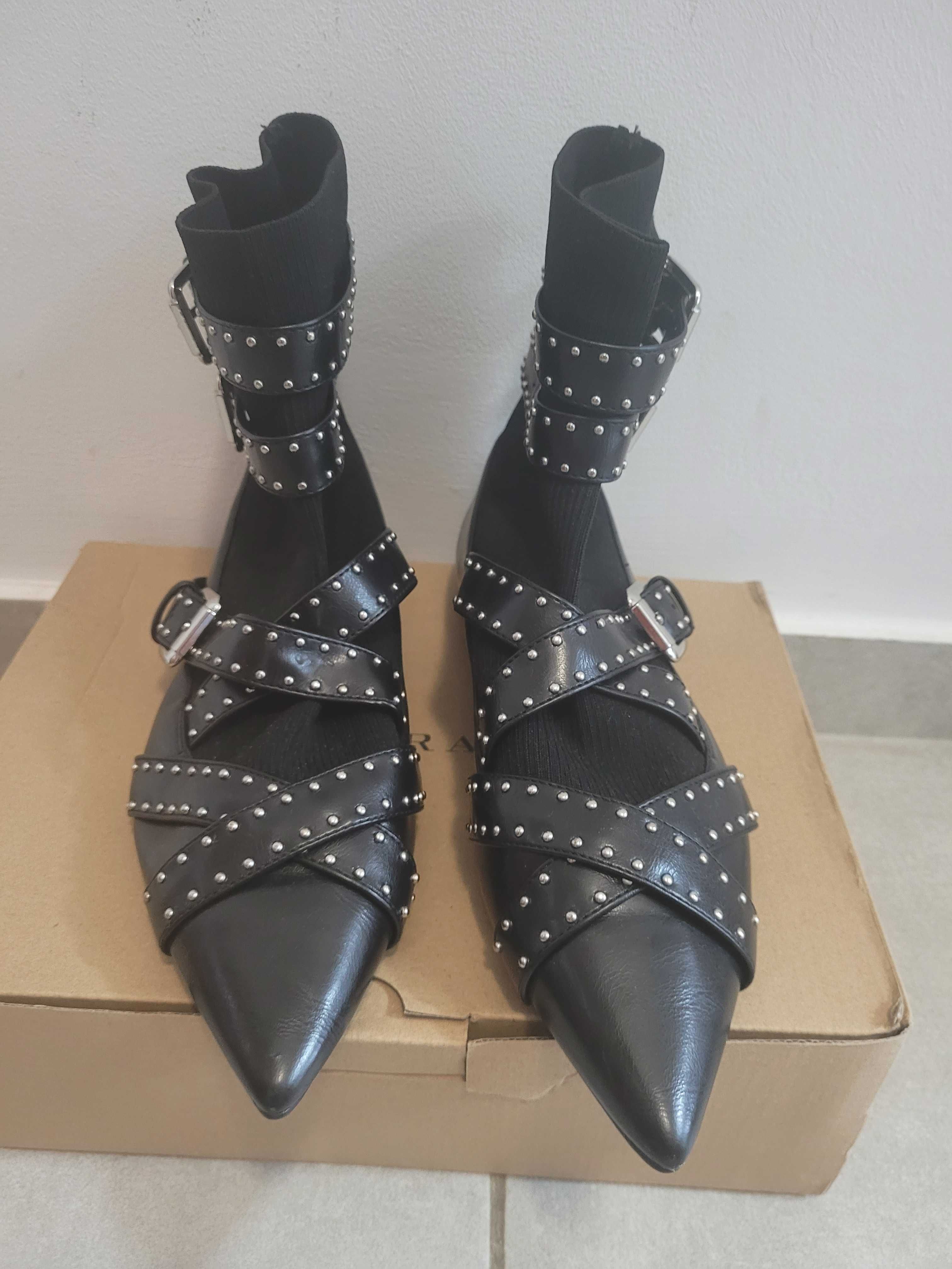 Bota preta sem salto da Zara