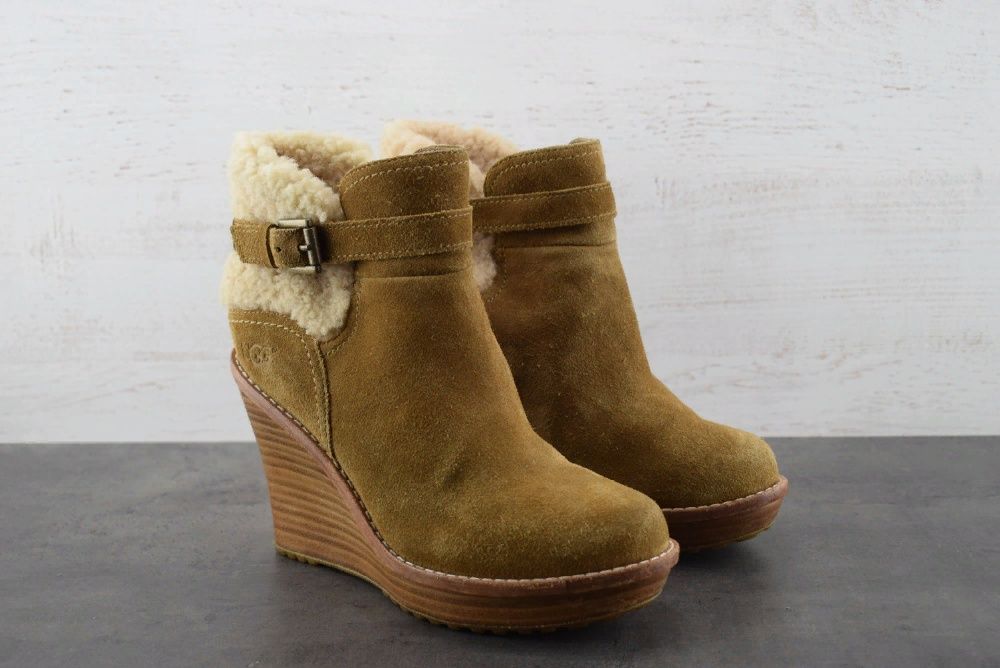 Ботинки UGG Anais. Замша. Размер 37