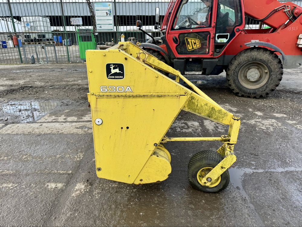 Підбирач JOHN DEEERE 630 A