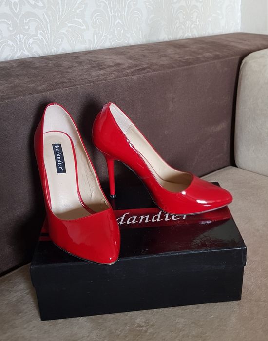 Туфлі шкіряні лакові